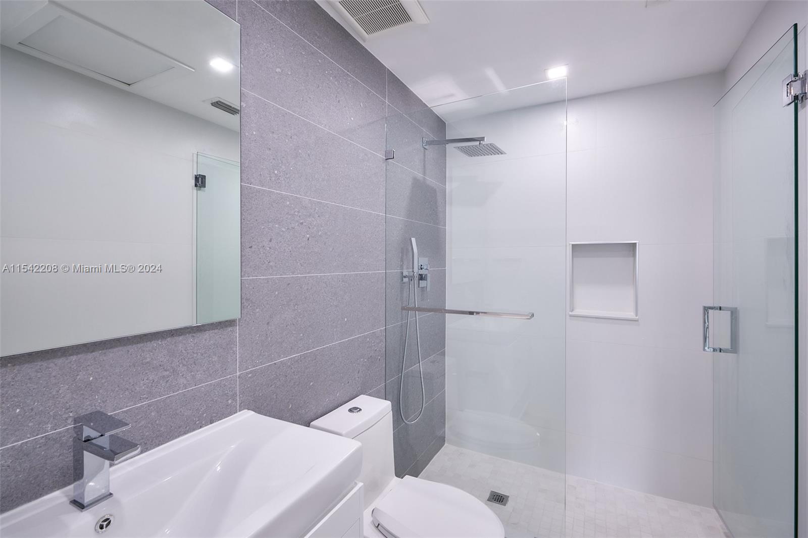 426 SE 3rd St, Dania Beach, Florida 33004, 4 Bedrooms Bedrooms, ,3 BathroomsBathrooms,Residential,For Sale,426 SE 3rd St,A11542208