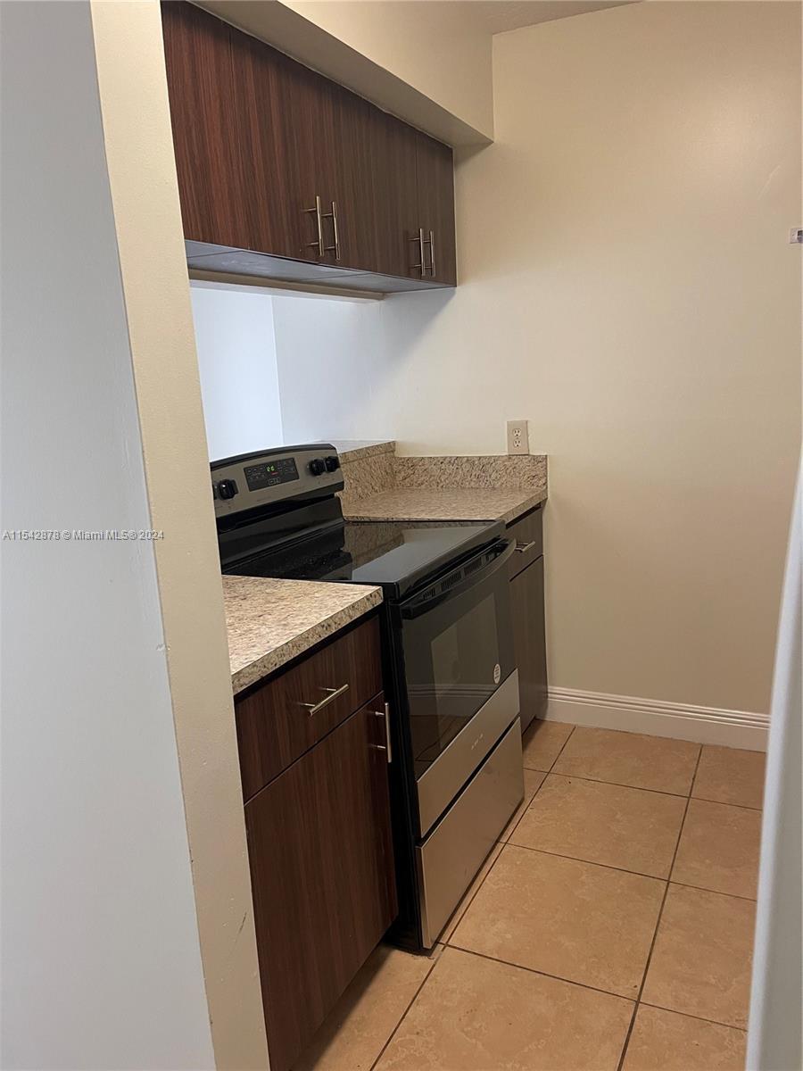 Rent A11542878 Brickell House Condo, Condo 22 Listed For 1,800