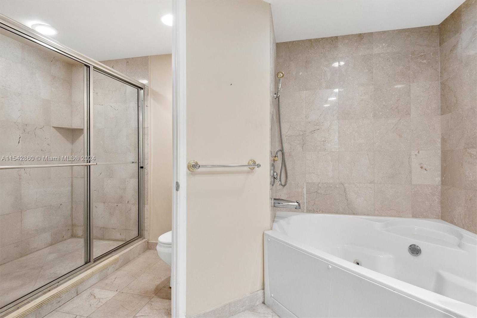 3370 Hidden Bay Dr, Aventura, FL, 33180 United States, 2 Bedrooms Bedrooms, ,2 BathroomsBathrooms,Residential,For Sale,Hidden Bay Dr,A11542860