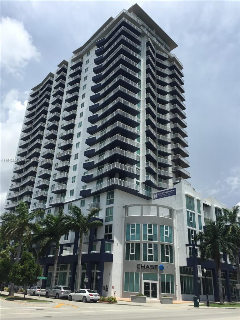 Beautiful condo 1 bed/1bath located at the corner of Biscayne Blvd and 18th St in the Edgewater/ Midtown Miami
Arts District Arts District Area. Conveniently located near all of the city's hot spots. Minutes from South Beach,
Miami Airport and Downtown.