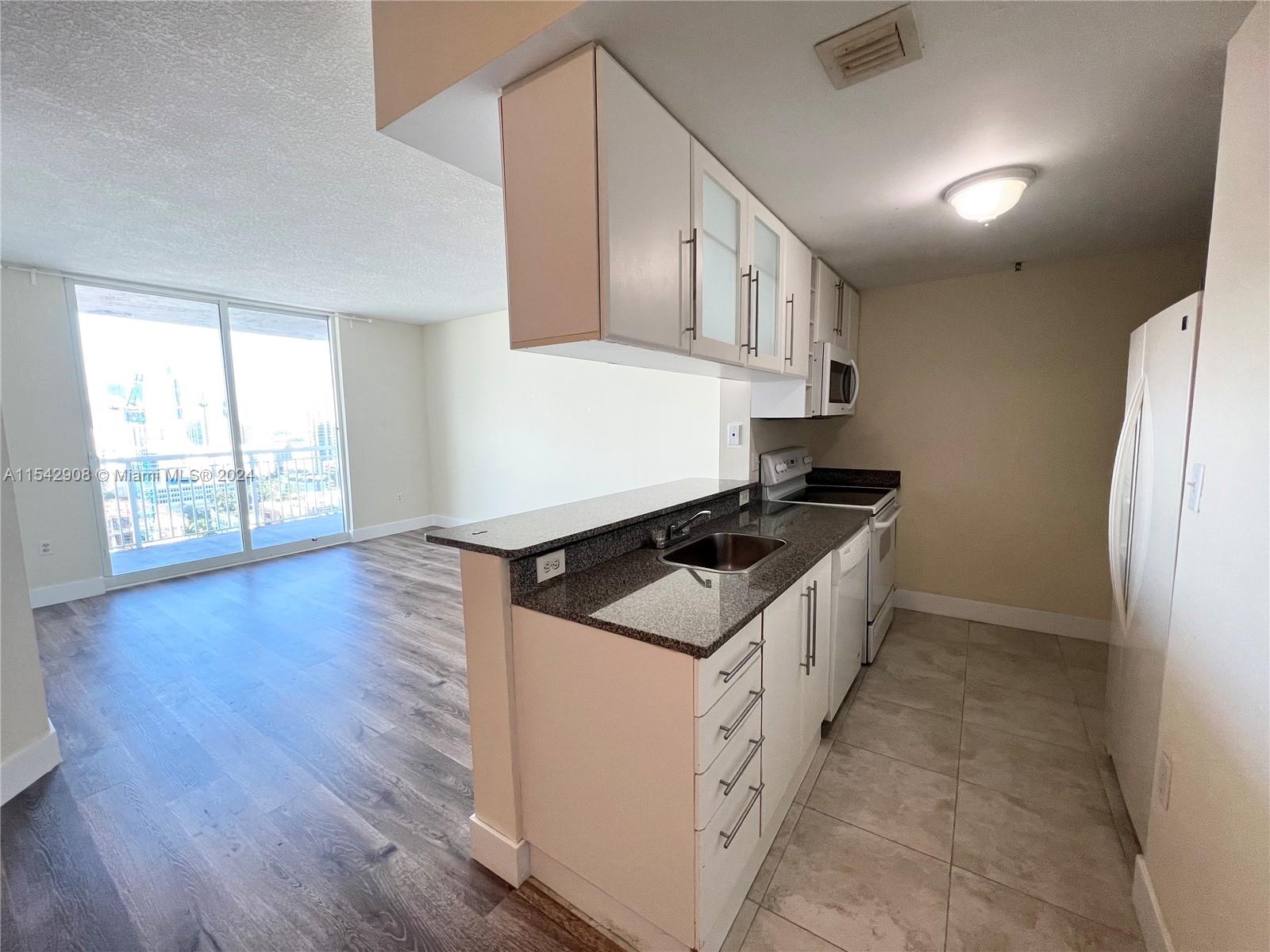 275 NE 18th St 2101, Miami, Florida 33132, 1 Bedroom Bedrooms, ,1 BathroomBathrooms,Residentiallease,For Rent,275 NE 18th St 2101,A11542908