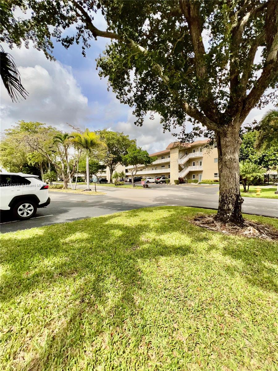5103 NW 35th St 606, Lauderdale Lakes, Florida 33319, 1 Bedroom Bedrooms, ,1 BathroomBathrooms,Residential,For Sale,5103 NW 35th St 606,A11542932