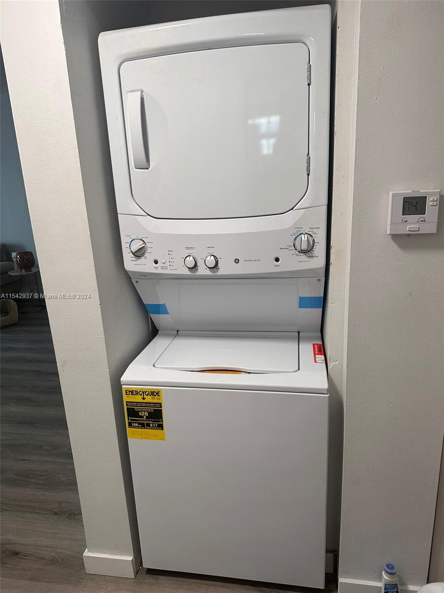 185 SE 14th Ter 810, Miami, Florida 33131, 2 Bedrooms Bedrooms, ,2 BathroomsBathrooms,Residentiallease,For Rent,185 SE 14th Ter 810,A11542937