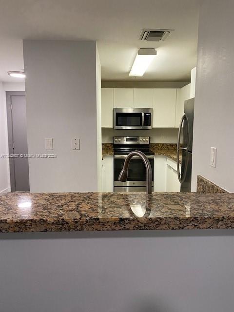 185 SE 14th Ter 810, Miami, Florida 33131, 2 Bedrooms Bedrooms, ,2 BathroomsBathrooms,Residentiallease,For Rent,185 SE 14th Ter 810,A11542937
