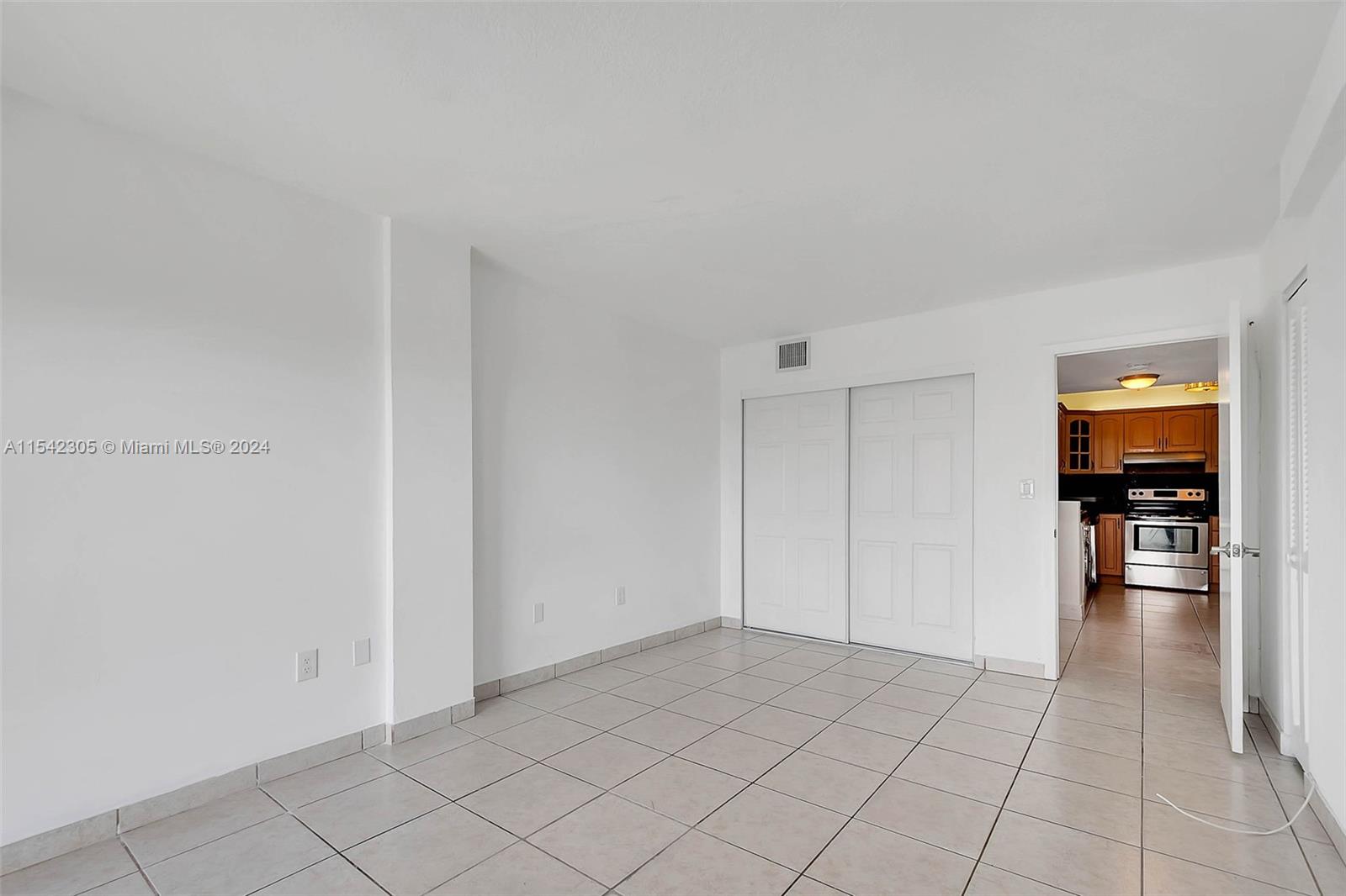 130 S Shore Dr 5C, Miami Beach, Florida 33141, 2 Bedrooms Bedrooms, ,2 BathroomsBathrooms,Residential,For Sale,130 S Shore Dr 5C,A11542305