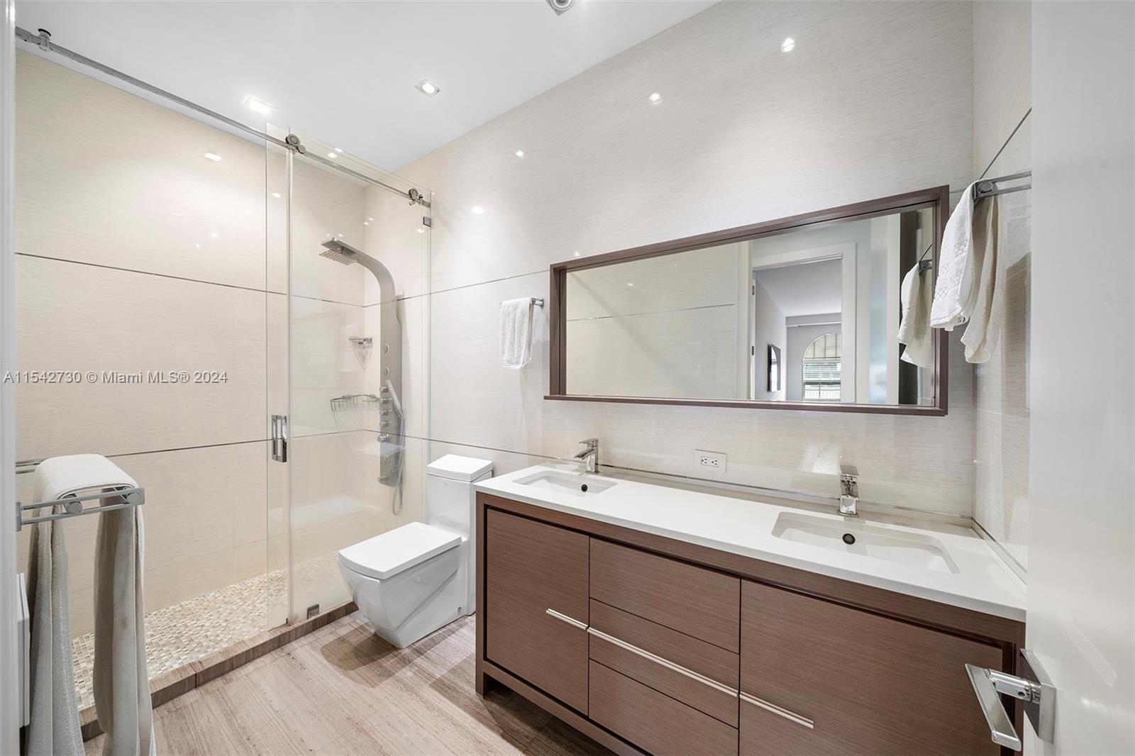 1315 Hatteras Ct, Hollywood, FL, 33019 United States, 6 Bedrooms Bedrooms, ,5 BathroomsBathrooms,Residential,For Sale,Hatteras Ct,A11542730