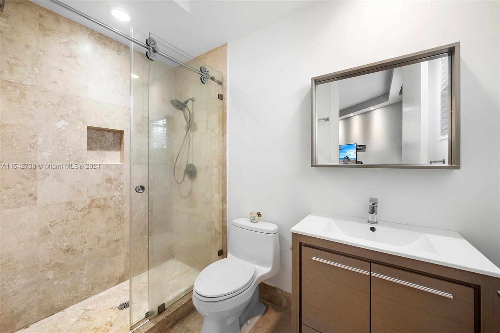 1315 Hatteras Ct, Hollywood, FL, 33019 United States, 6 Bedrooms Bedrooms, ,5 BathroomsBathrooms,Residential,For Sale,Hatteras Ct,A11542730