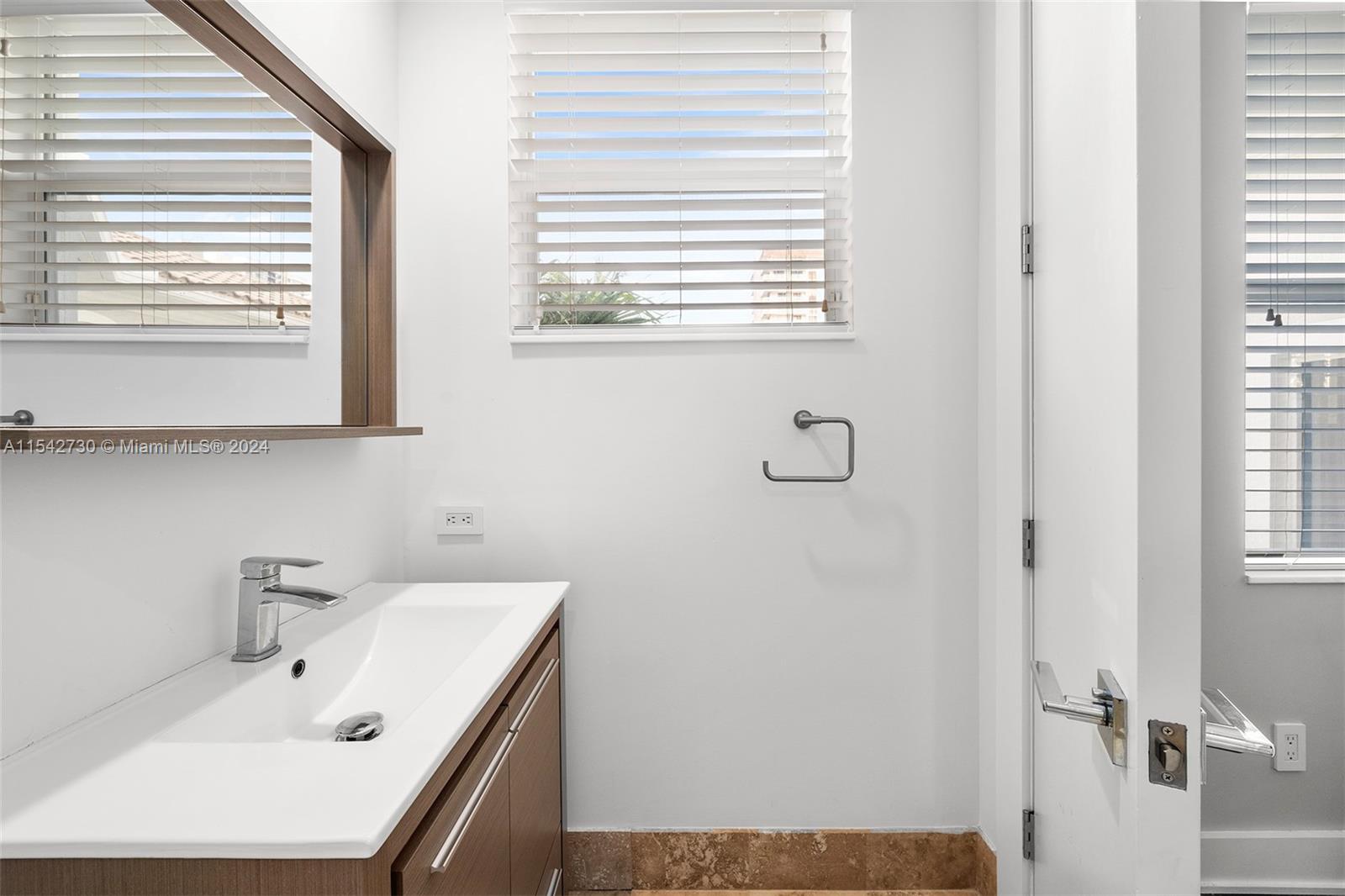 1315 Hatteras Ct, Hollywood, Florida 33019, 6 Bedrooms Bedrooms, ,5 BathroomsBathrooms,Residential,For Sale,1315 Hatteras Ct,A11542730