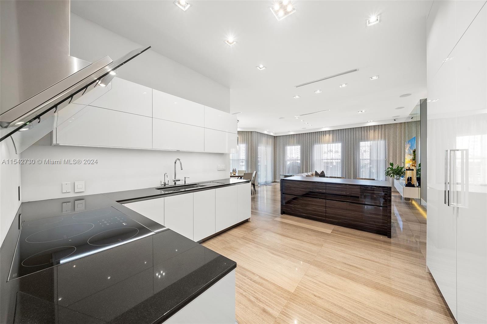 1315 Hatteras Ct, Hollywood, Florida 33019, 6 Bedrooms Bedrooms, ,5 BathroomsBathrooms,Residential,For Sale,1315 Hatteras Ct,A11542730