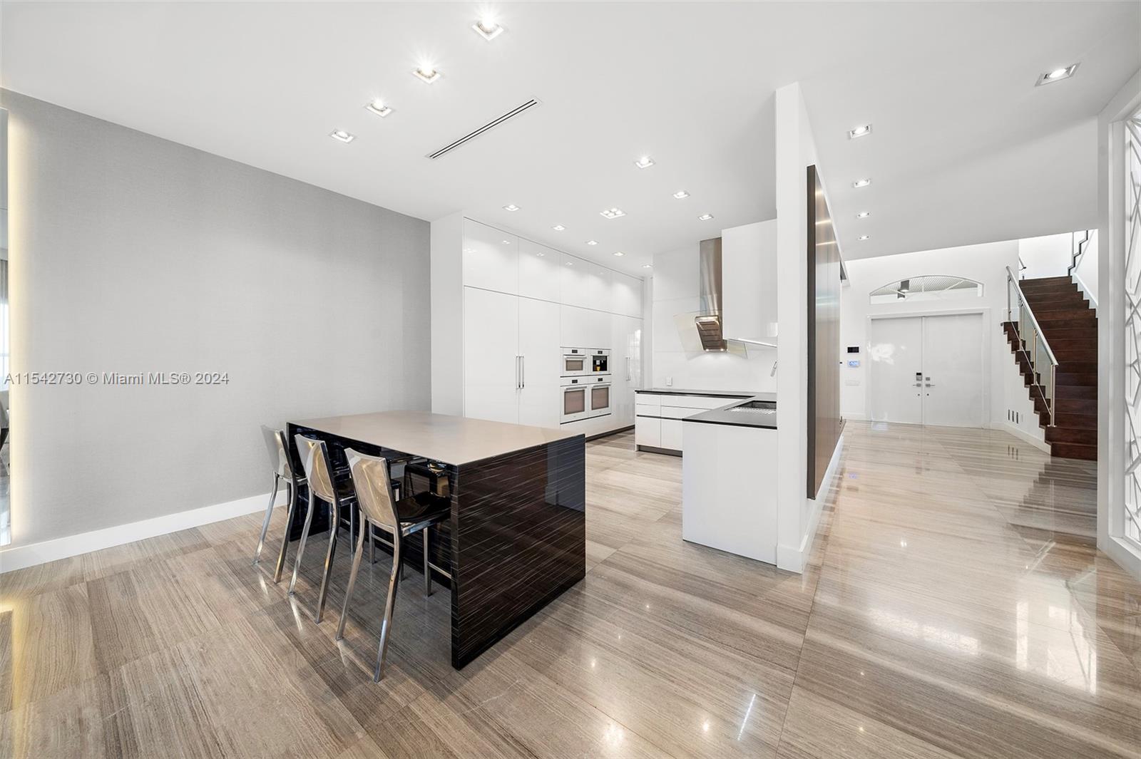 1315 Hatteras Ct, Hollywood, FL, 33019 United States, 6 Bedrooms Bedrooms, ,5 BathroomsBathrooms,Residential,For Sale,Hatteras Ct,A11542730