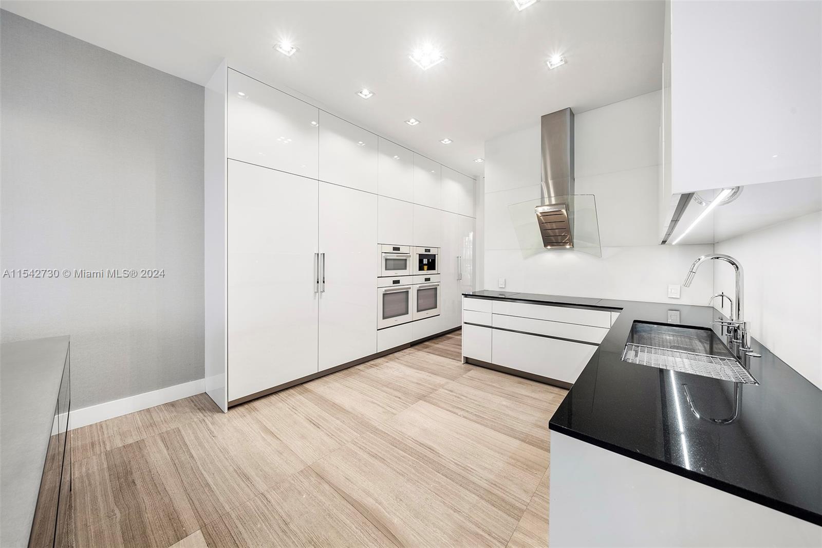 1315 Hatteras Ct, Hollywood, FL, 33019 United States, 6 Bedrooms Bedrooms, ,5 BathroomsBathrooms,Residential,For Sale,Hatteras Ct,A11542730