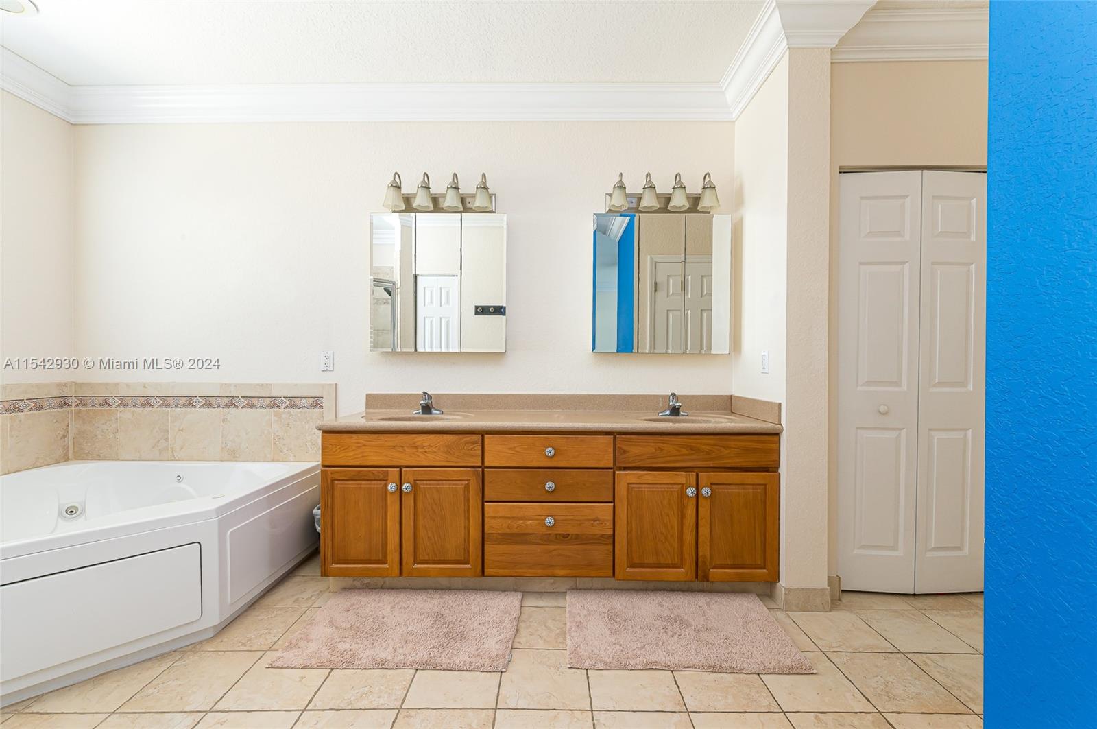 208 SE 15th St, Dania Beach, Florida 33004, 3 Bedrooms Bedrooms, ,3 BathroomsBathrooms,Residential,For Sale,208 SE 15th St,A11542930