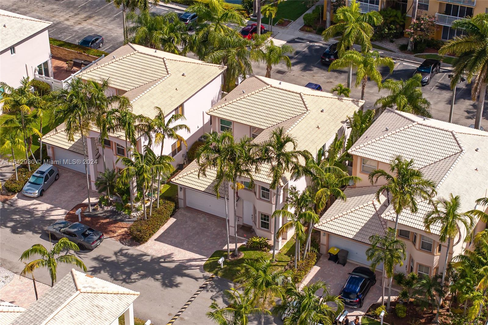 208 SE 15th St, Dania Beach, Florida 33004, 3 Bedrooms Bedrooms, ,3 BathroomsBathrooms,Residential,For Sale,208 SE 15th St,A11542930