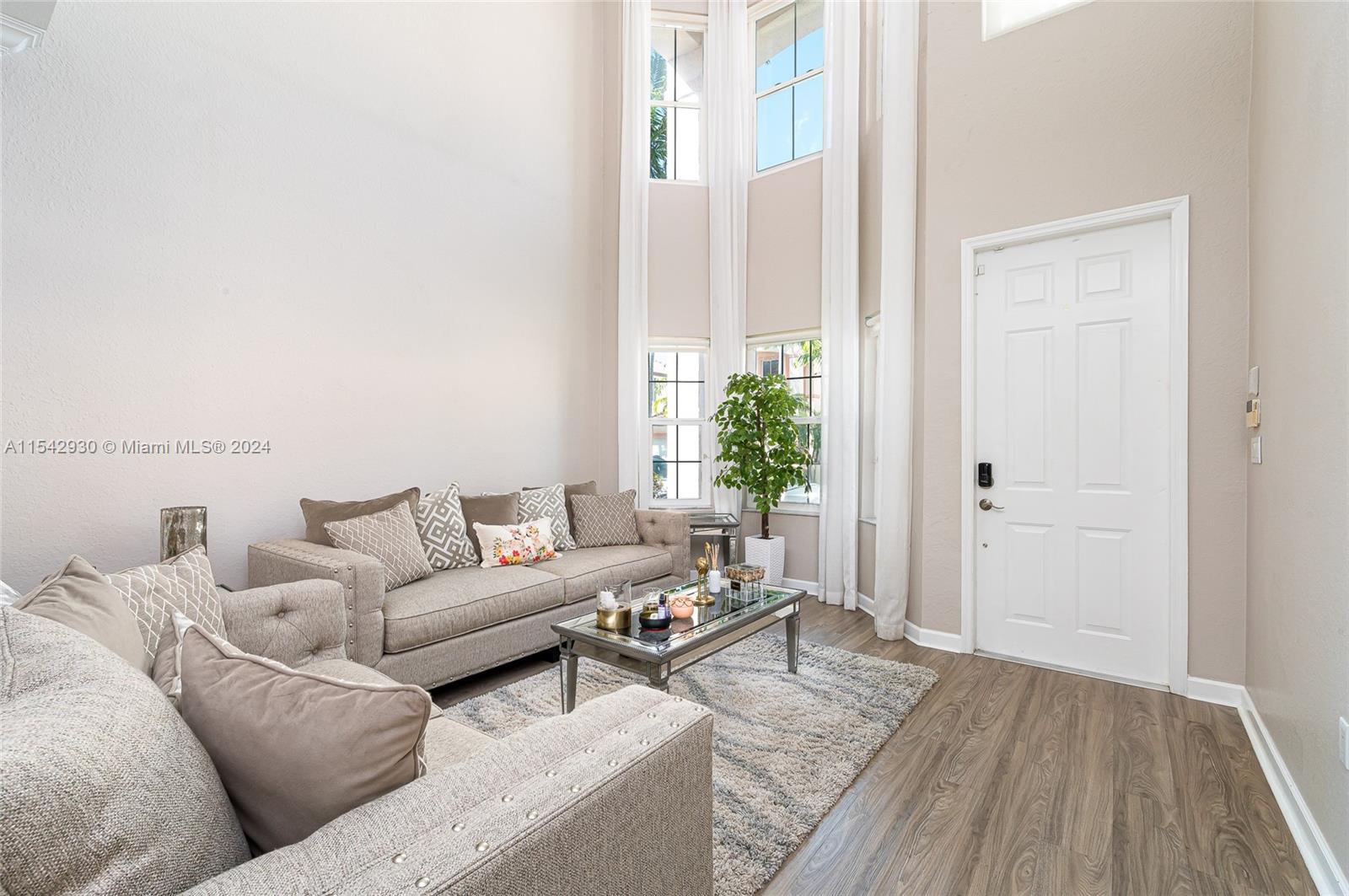 208 SE 15th St, Dania Beach, Florida 33004, 3 Bedrooms Bedrooms, ,3 BathroomsBathrooms,Residential,For Sale,208 SE 15th St,A11542930