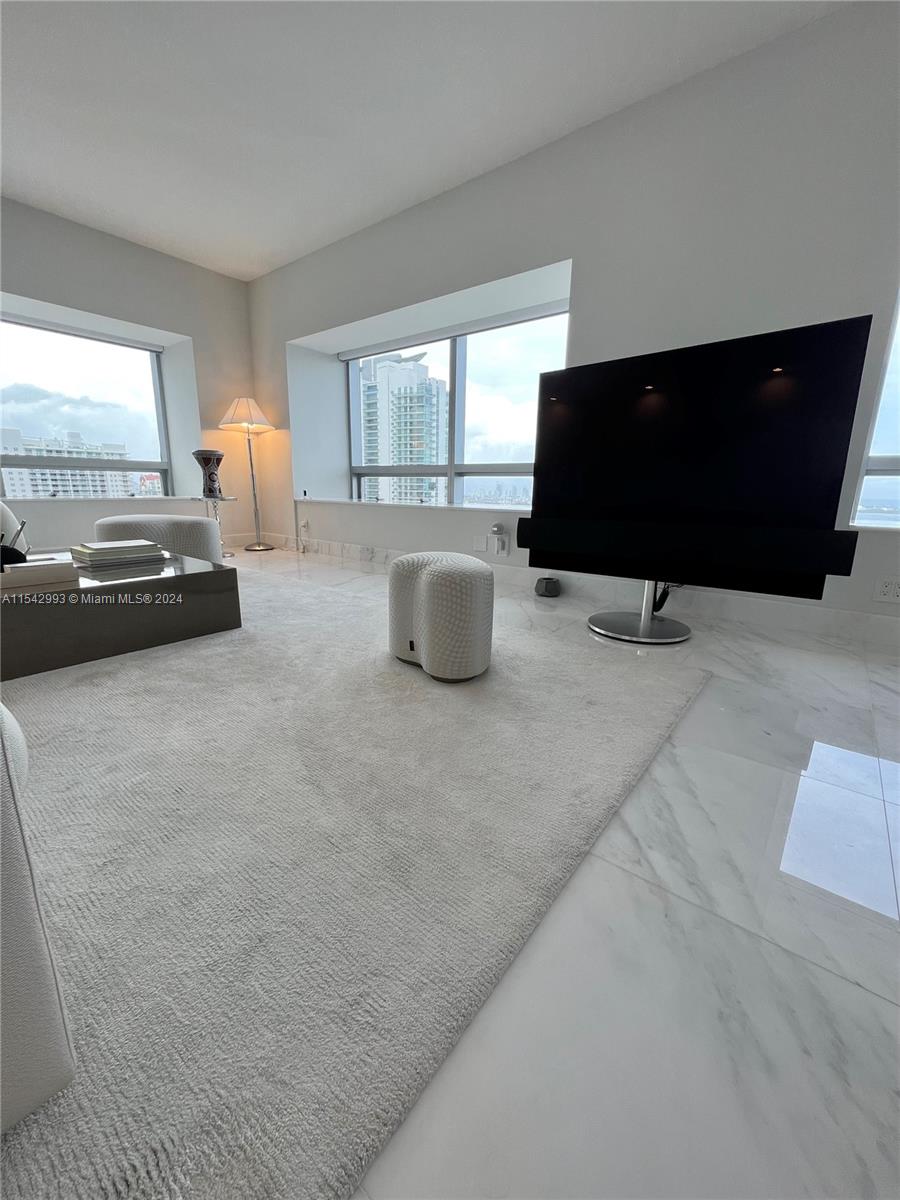 1435 Brickell Ave 3307, Miami, Florida 33131, 2 Bedrooms Bedrooms, ,2 BathroomsBathrooms,Residentiallease,For Rent,1435 Brickell Ave 3307,A11542993