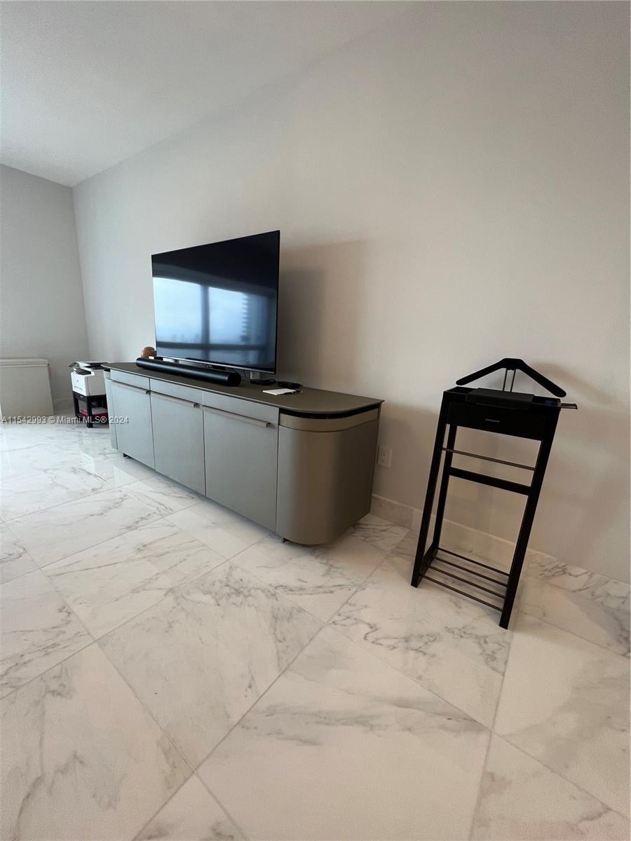 1435 Brickell Ave 3307, Miami, Florida 33131, 2 Bedrooms Bedrooms, ,2 BathroomsBathrooms,Residentiallease,For Rent,1435 Brickell Ave 3307,A11542993