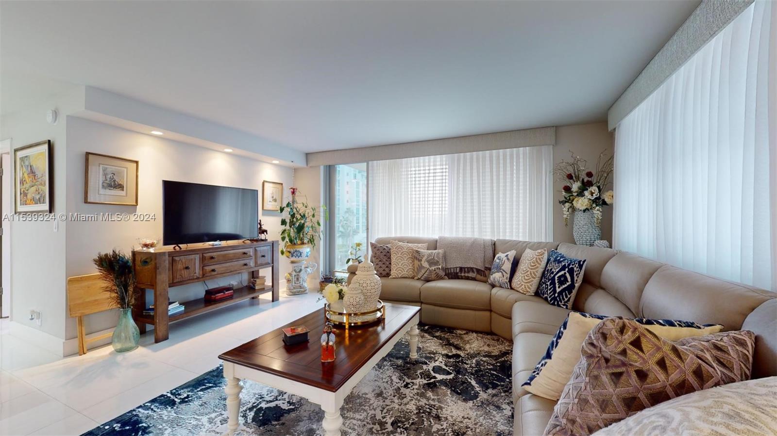 1920 S Ocean Dr 4D, Hallandale Beach, Florida 33009, 3 Bedrooms Bedrooms, ,2 BathroomsBathrooms,Residential,For Sale,1920 S Ocean Dr 4D,A11539324