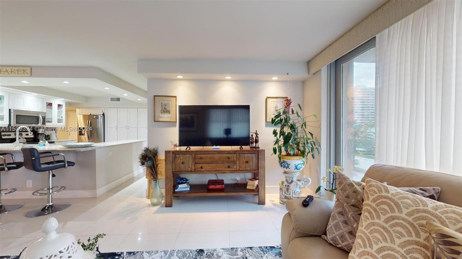 1920 S Ocean Dr 4D, Hallandale Beach, Florida 33009, 3 Bedrooms Bedrooms, ,2 BathroomsBathrooms,Residential,For Sale,1920 S Ocean Dr 4D,A11539324