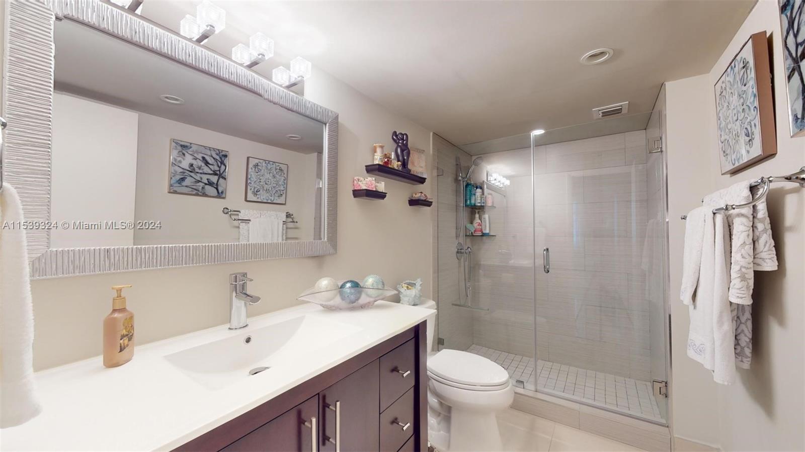 1920 S Ocean Dr 4D, Hallandale Beach, Florida 33009, 3 Bedrooms Bedrooms, ,2 BathroomsBathrooms,Residential,For Sale,1920 S Ocean Dr 4D,A11539324