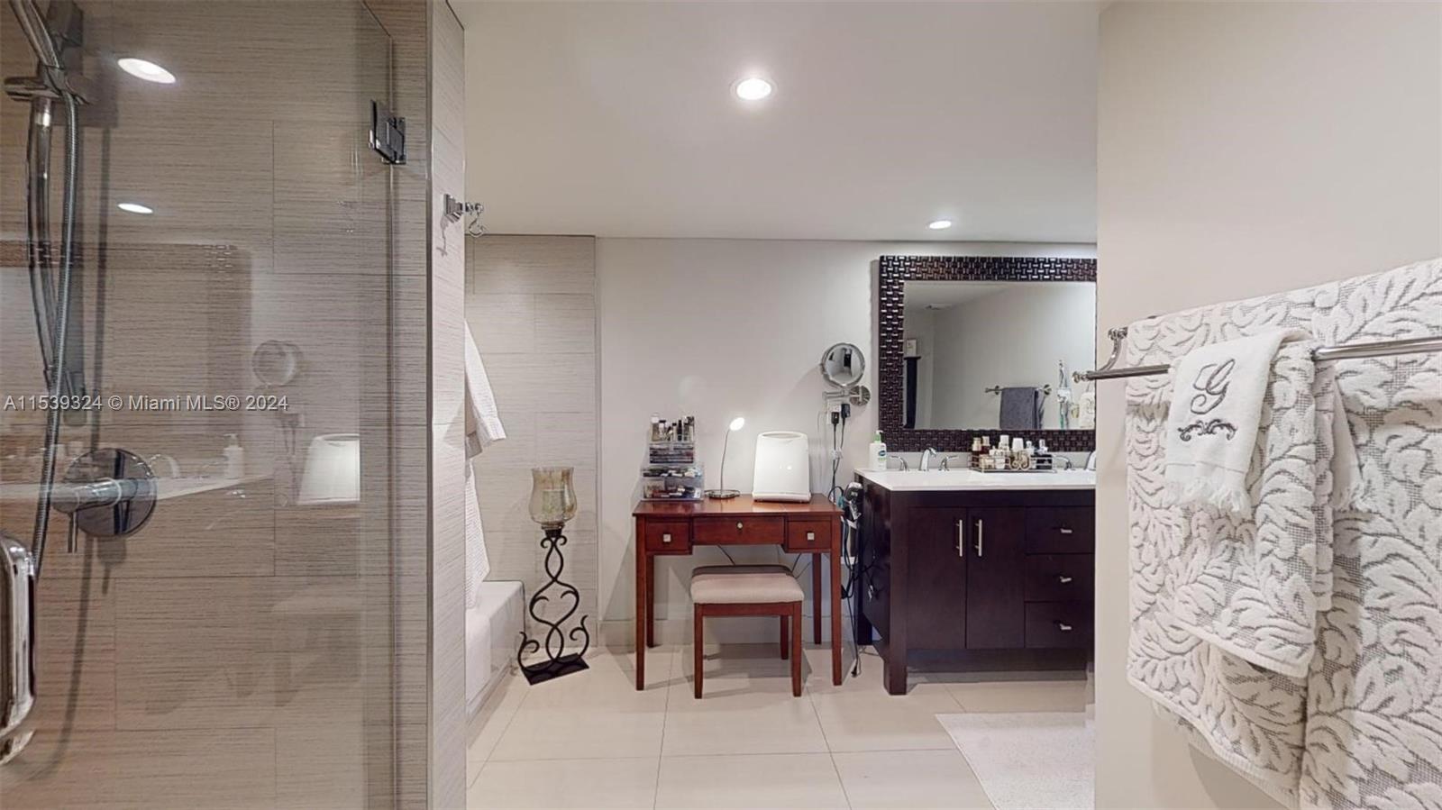 1920 S Ocean Dr 4D, Hallandale Beach, Florida 33009, 3 Bedrooms Bedrooms, ,2 BathroomsBathrooms,Residential,For Sale,1920 S Ocean Dr 4D,A11539324