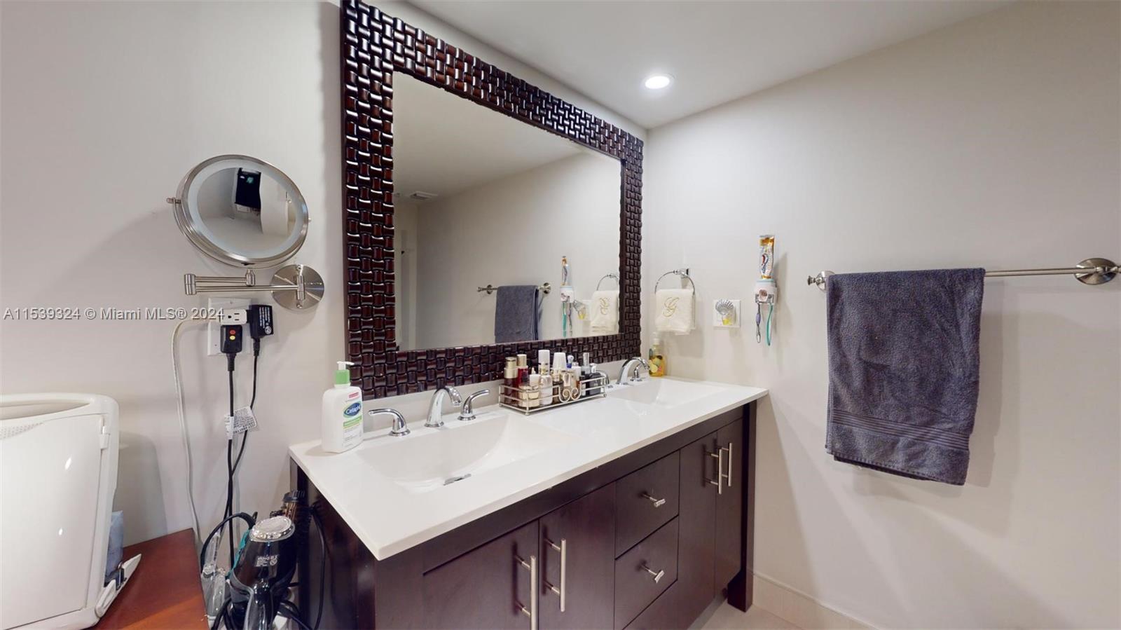 1920 S Ocean Dr 4D, Hallandale Beach, Florida 33009, 3 Bedrooms Bedrooms, ,2 BathroomsBathrooms,Residential,For Sale,1920 S Ocean Dr 4D,A11539324