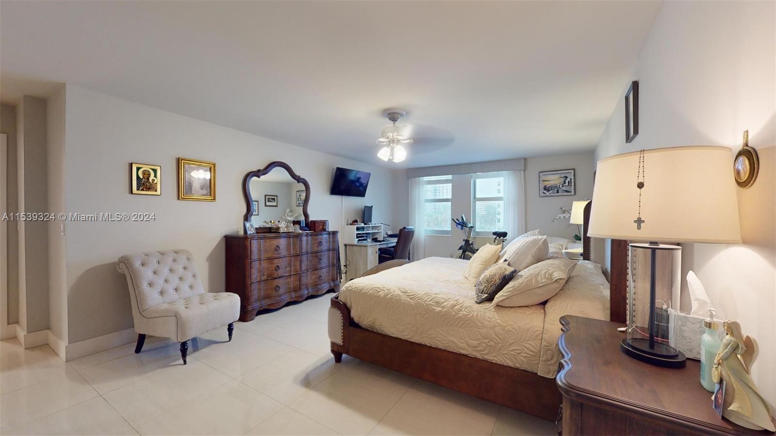 1920 S Ocean Dr 4D, Hallandale Beach, Florida 33009, 3 Bedrooms Bedrooms, ,2 BathroomsBathrooms,Residential,For Sale,1920 S Ocean Dr 4D,A11539324