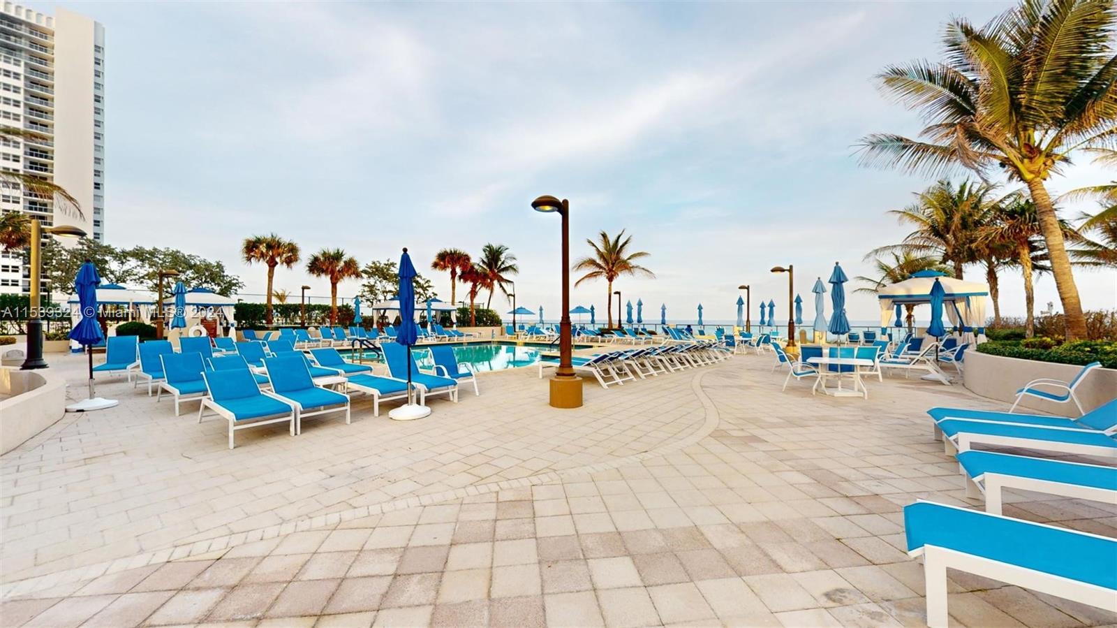 1920 S Ocean Dr 4D, Hallandale Beach, Florida 33009, 3 Bedrooms Bedrooms, ,2 BathroomsBathrooms,Residential,For Sale,1920 S Ocean Dr 4D,A11539324