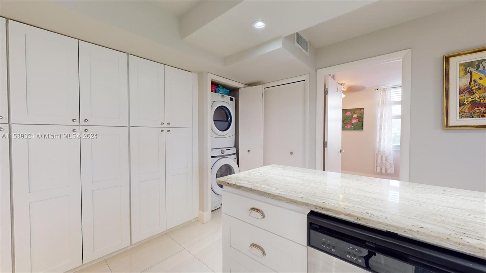 1920 S Ocean Dr 4D, Hallandale Beach, Florida 33009, 3 Bedrooms Bedrooms, ,2 BathroomsBathrooms,Residential,For Sale,1920 S Ocean Dr 4D,A11539324