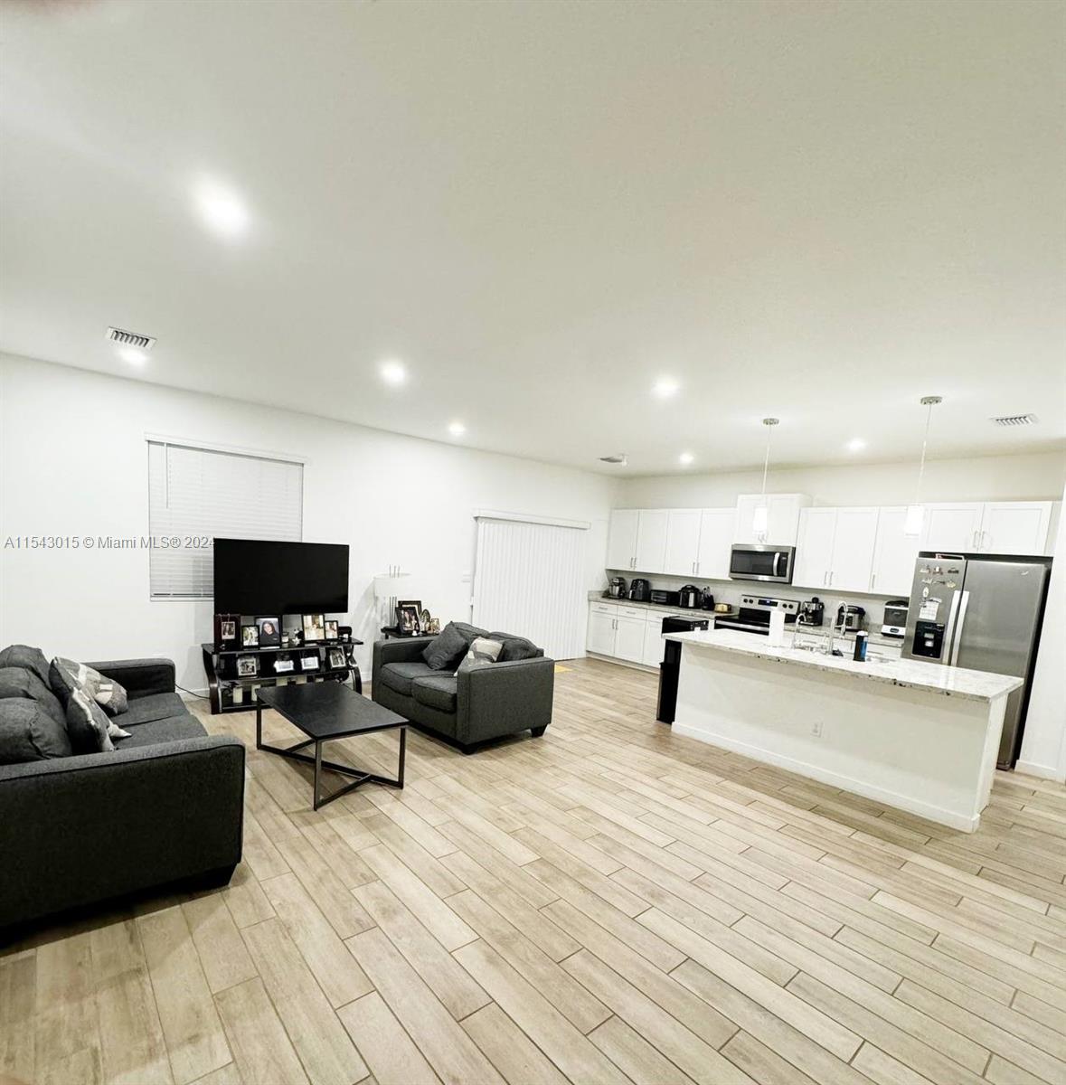 848 SE 17th St 0, Homestead, Florida 33034, 4 Bedrooms Bedrooms, ,3 BathroomsBathrooms,Residentiallease,For Rent,848 SE 17th St 0,A11543015