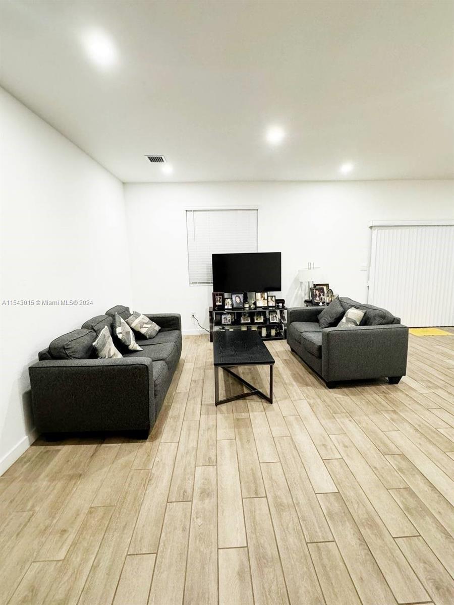 848 SE 17th St 0, Homestead, Florida 33034, 4 Bedrooms Bedrooms, ,3 BathroomsBathrooms,Residentiallease,For Rent,848 SE 17th St 0,A11543015