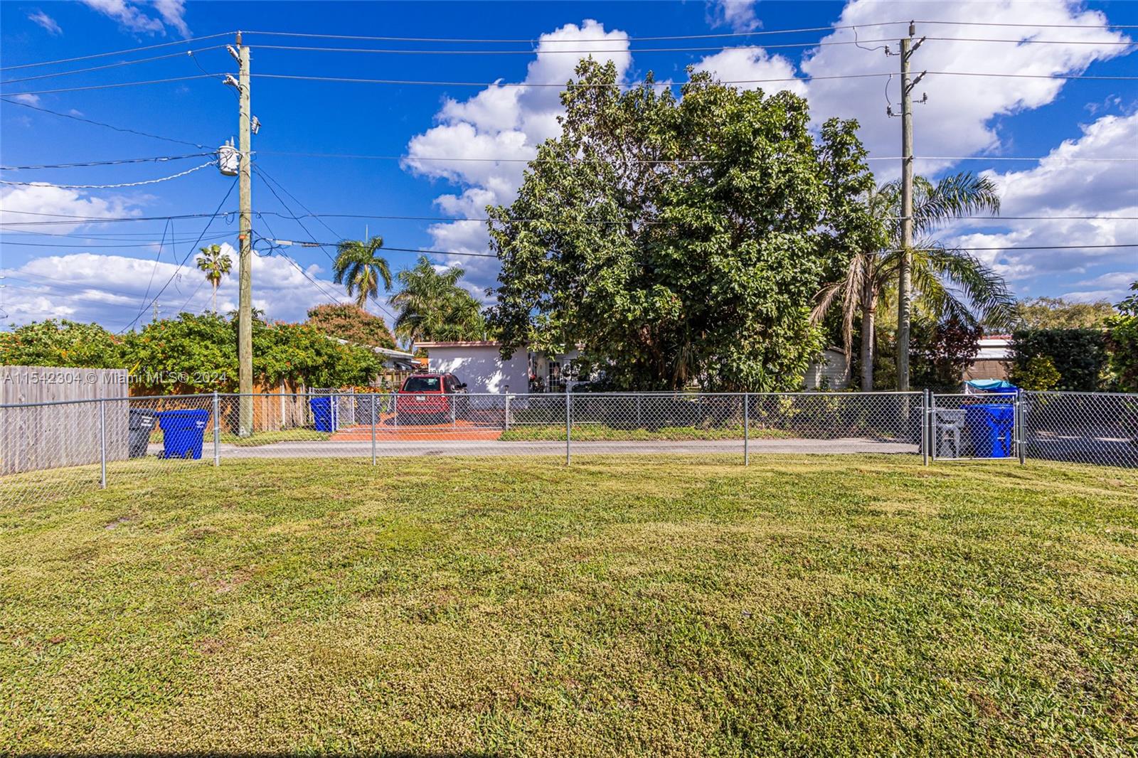 1917 N 42nd Ave, Hollywood, Florida 33021, 3 Bedrooms Bedrooms, ,2 BathroomsBathrooms,Residential,For Sale,1917 N 42nd Ave,A11542304