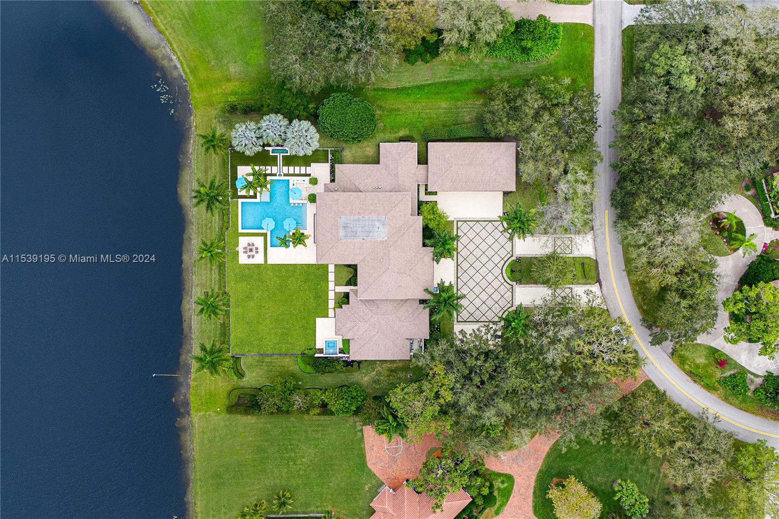 3185 S Willow Ln, Weston, Florida 33331, 5 Bedrooms Bedrooms, ,4 BathroomsBathrooms,Residential,For Sale,3185 S Willow Ln,A11539195