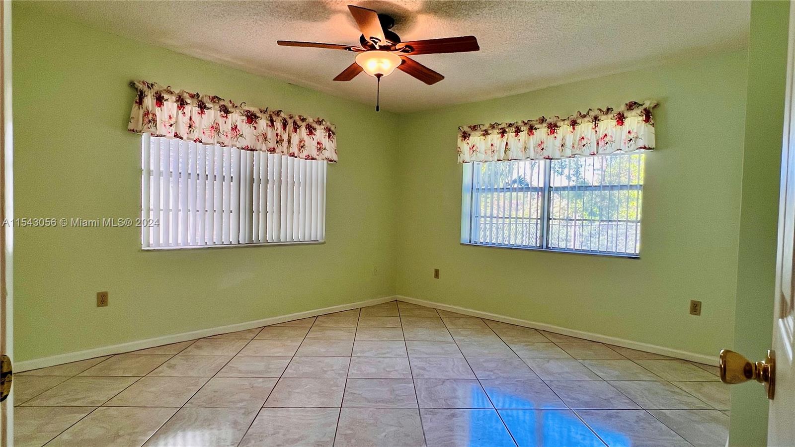 28521 SW 162nd Ave, Homestead, Florida 33033, 4 Bedrooms Bedrooms, ,2 BathroomsBathrooms,Residential,For Sale,28521 SW 162nd Ave,A11543056