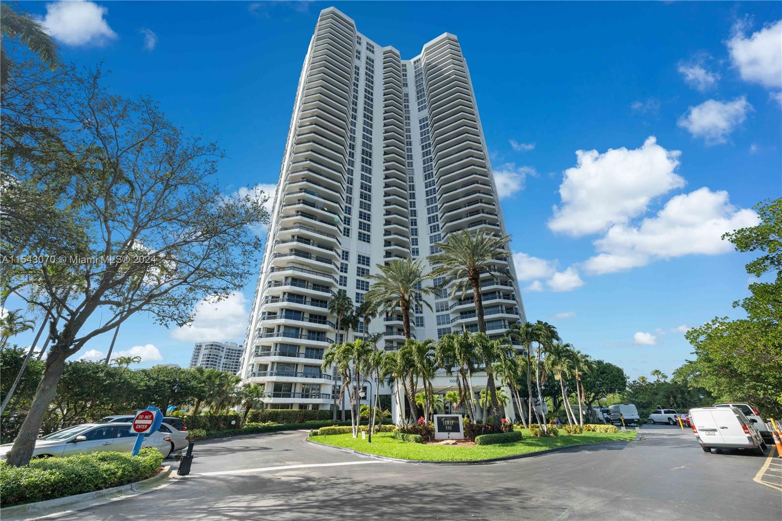 3500 Mystic Pointe Dr #3502, Aventura FL 33180