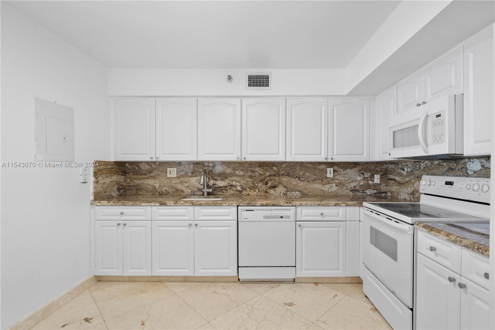 3500 Mystic Pointe Dr 3502, Aventura, Florida 33180, 2 Bedrooms Bedrooms, ,2 BathroomsBathrooms,Residential,For Sale,3500 Mystic Pointe Dr 3502,A11543070