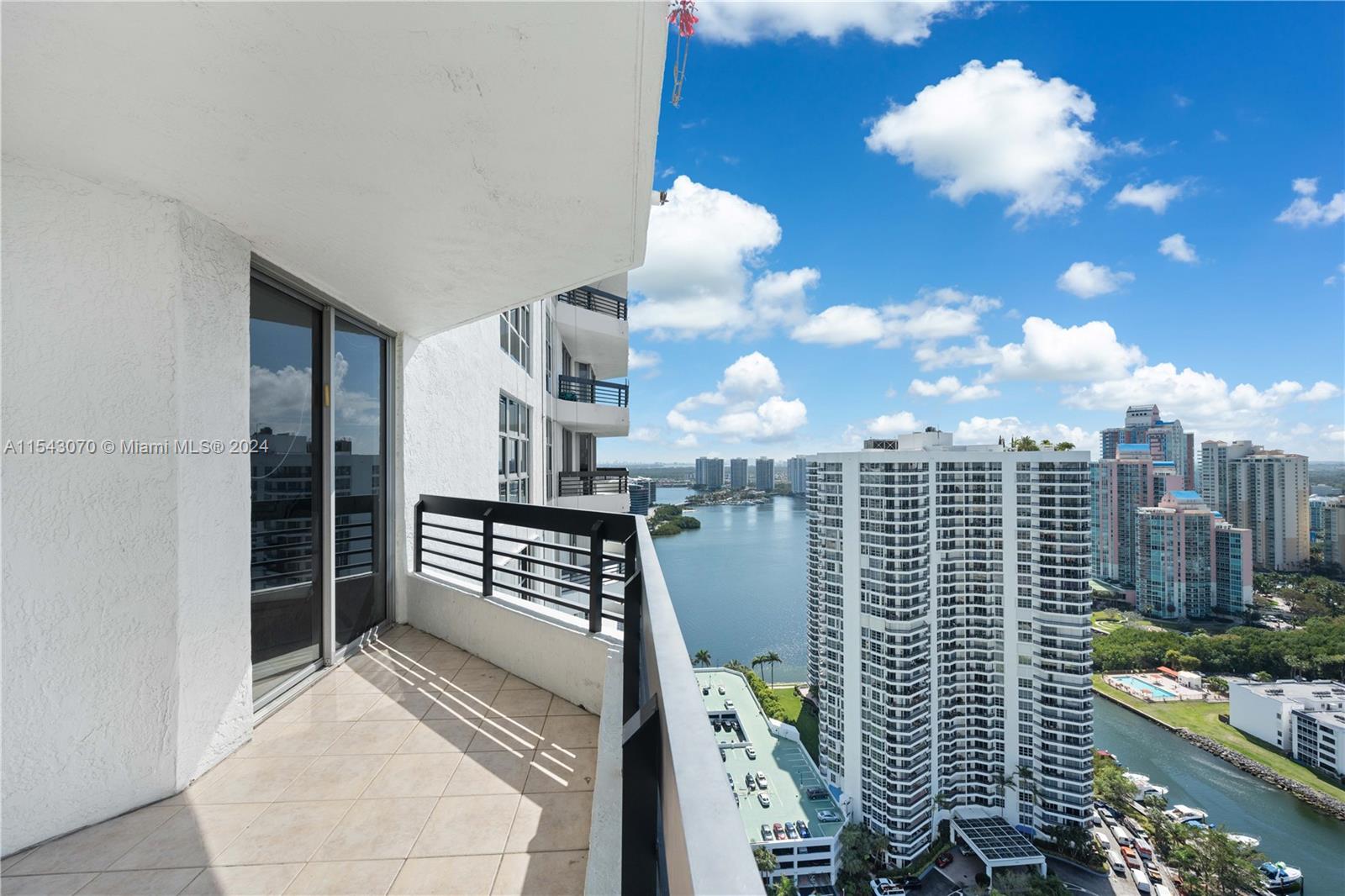 3500 Mystic Pointe Dr 3502, Aventura, Florida 33180, 2 Bedrooms Bedrooms, ,2 BathroomsBathrooms,Residential,For Sale,3500 Mystic Pointe Dr 3502,A11543070