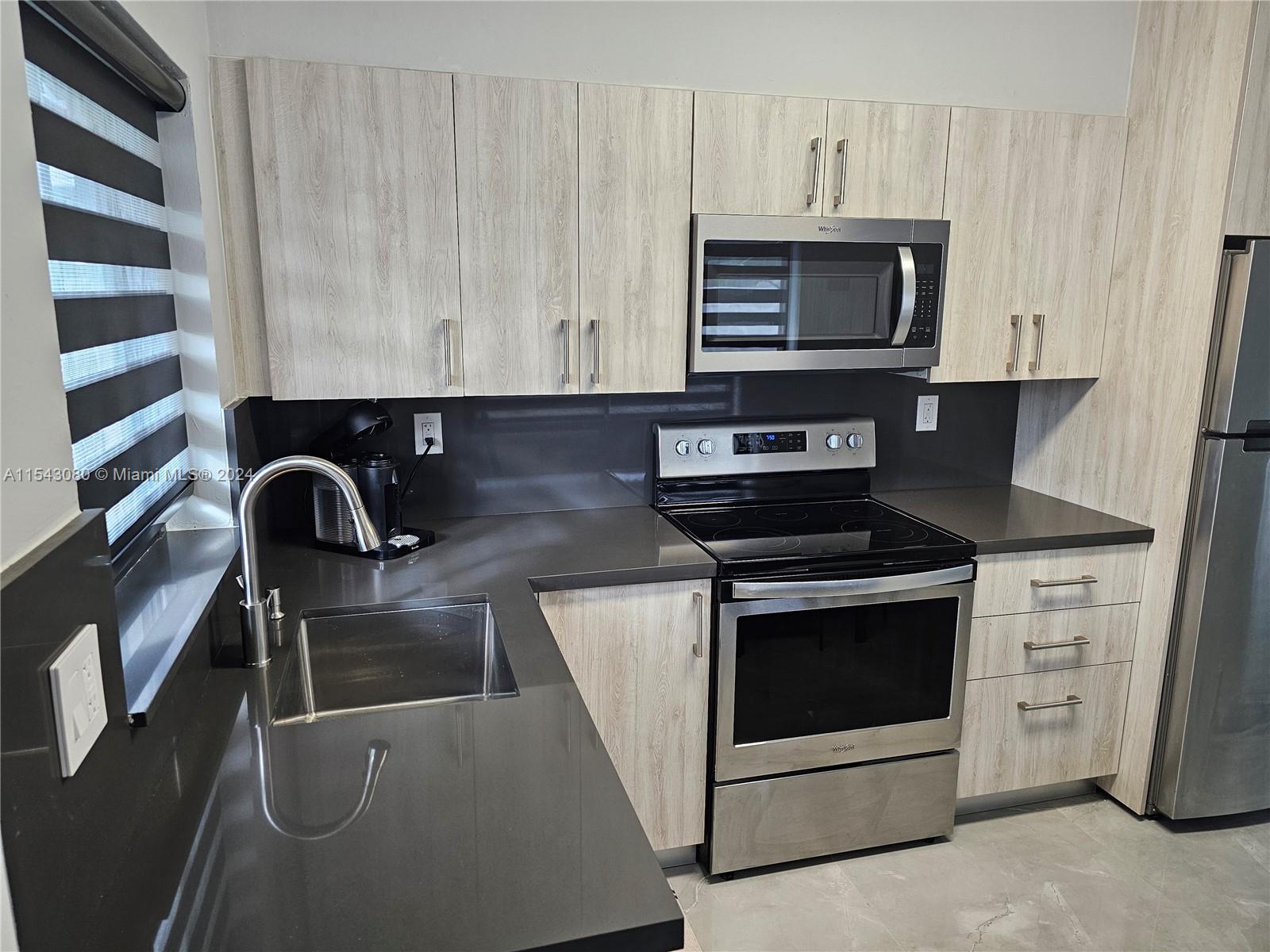 Hollywood, Florida 33020, 2 Bedrooms Bedrooms, ,1 BathroomBathrooms,Residentiallease,For Rent,A11543080