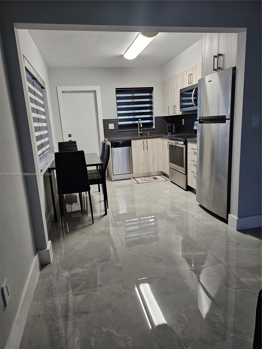 Hollywood, Florida 33020, 2 Bedrooms Bedrooms, ,1 BathroomBathrooms,Residentiallease,For Rent,A11543080