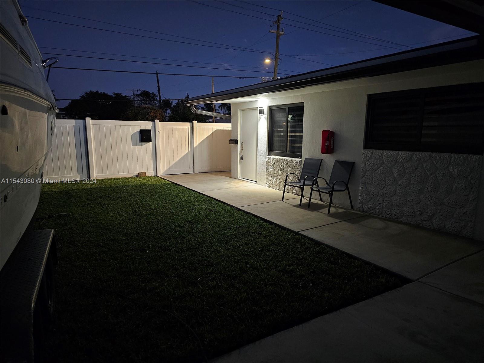 Hollywood, Florida 33020, 2 Bedrooms Bedrooms, ,1 BathroomBathrooms,Residentiallease,For Rent,A11543080