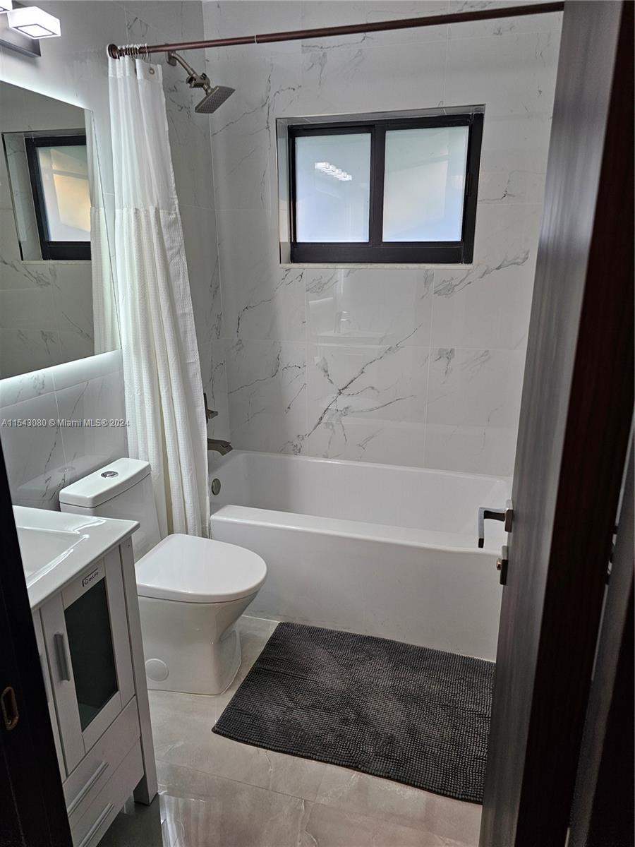 Hollywood, Florida 33020, 2 Bedrooms Bedrooms, ,1 BathroomBathrooms,Residentiallease,For Rent,A11543080