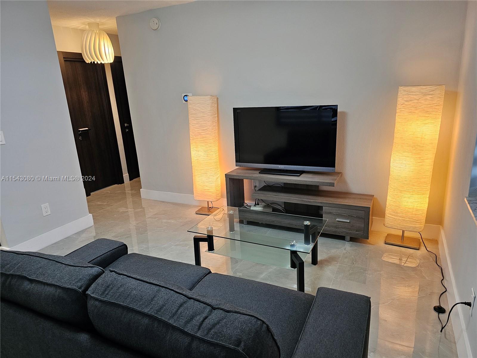 Hollywood, Florida 33020, 2 Bedrooms Bedrooms, ,1 BathroomBathrooms,Residentiallease,For Rent,A11543080