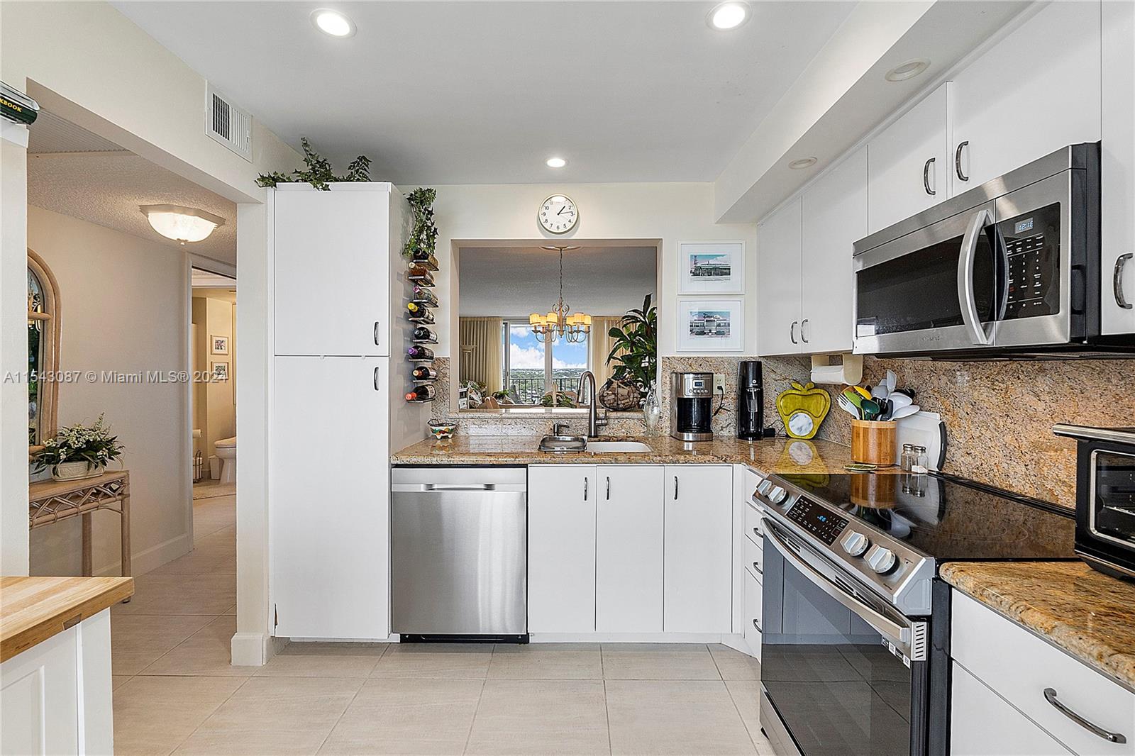 521 N Riverside Dr 1004, Pompano Beach, Florida 33062, 2 Bedrooms Bedrooms, ,2 BathroomsBathrooms,Residential,For Sale,521 N Riverside Dr 1004,A11543087