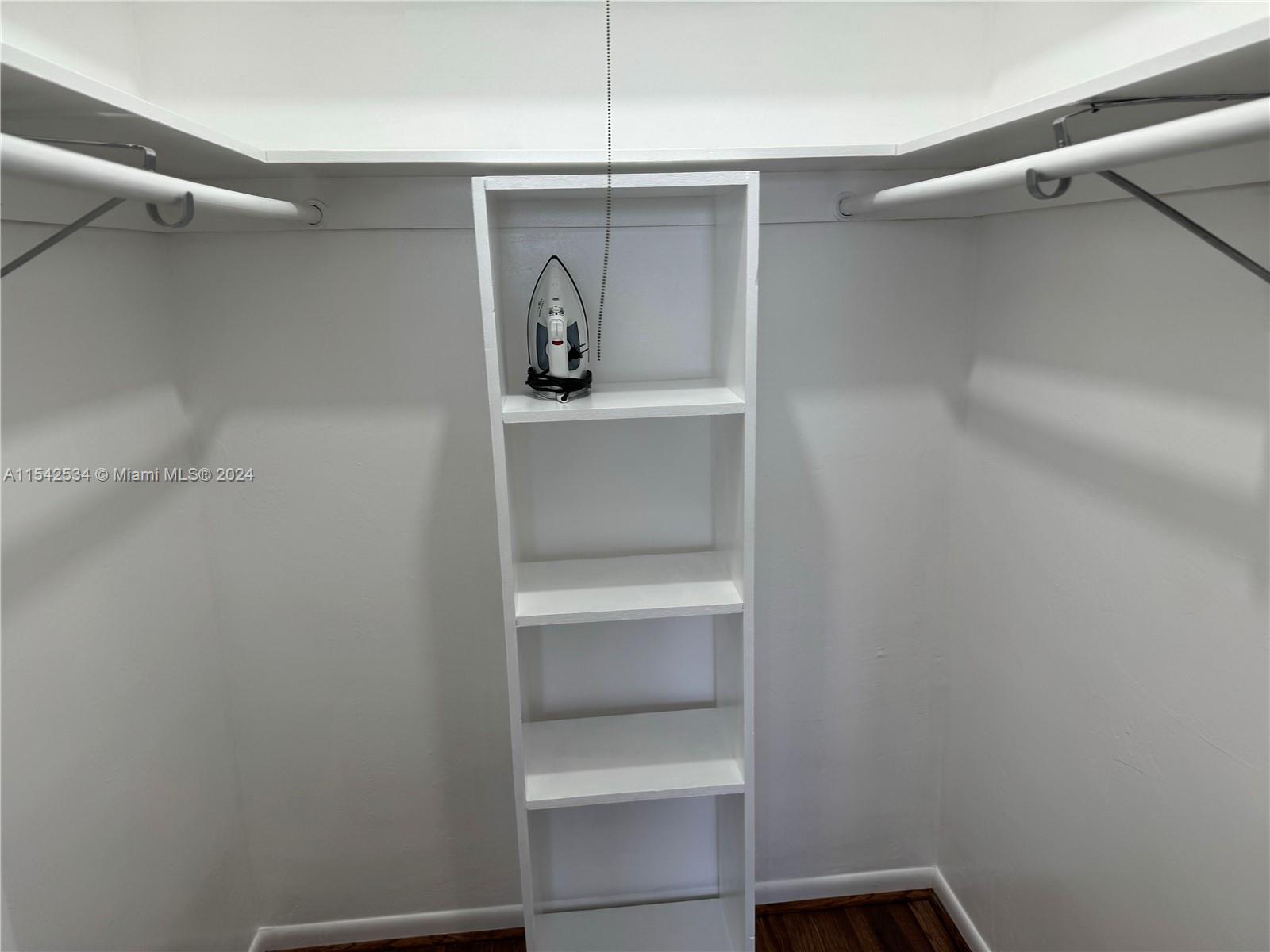 Walking Closet