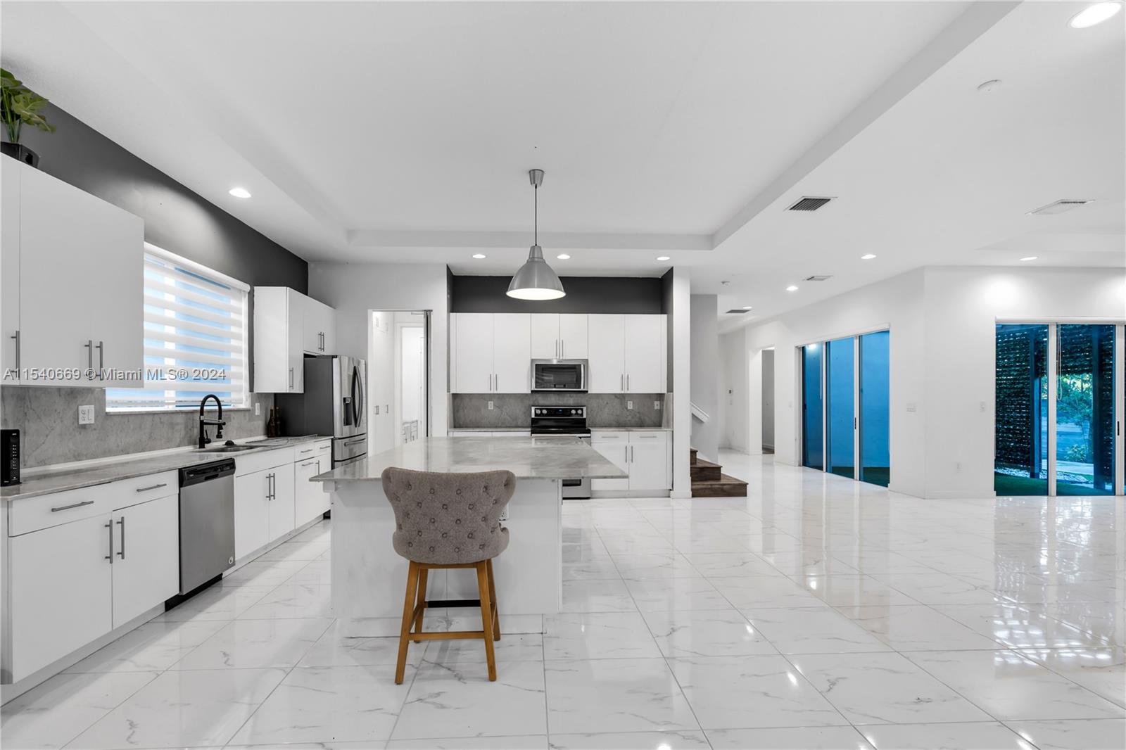 15018 SW 176th St 0, Miami, Florida 33187, 5 Bedrooms Bedrooms, ,4 BathroomsBathrooms,Residentiallease,For Rent,15018 SW 176th St 0,A11540669