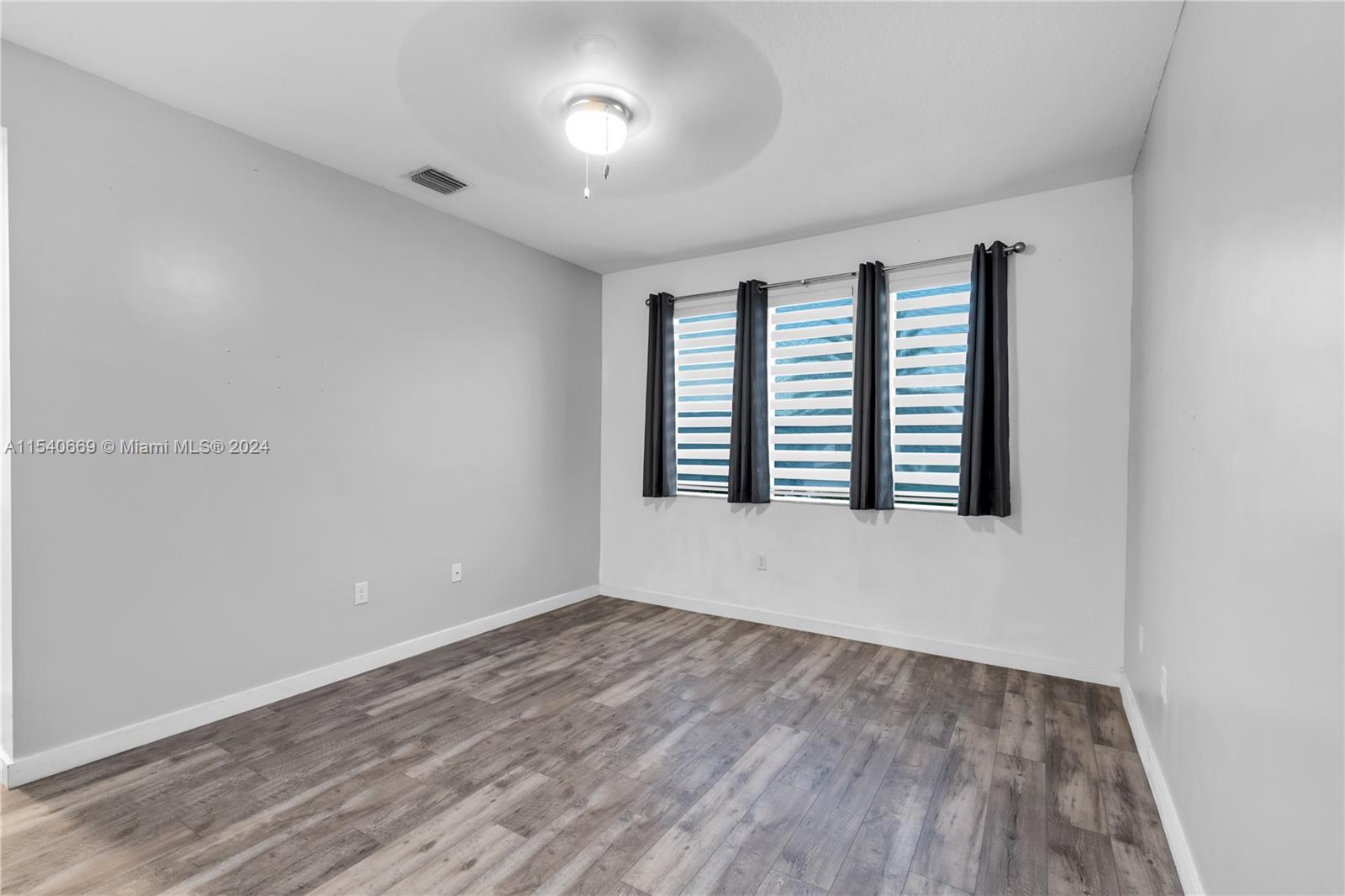 15018 SW 176th St 0, Miami, Florida 33187, 5 Bedrooms Bedrooms, ,4 BathroomsBathrooms,Residentiallease,For Rent,15018 SW 176th St 0,A11540669