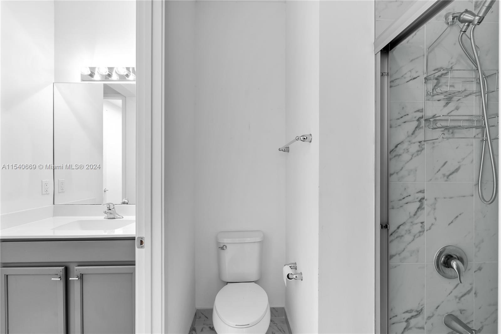 15018 SW 176th St 0, Miami, Florida 33187, 5 Bedrooms Bedrooms, ,4 BathroomsBathrooms,Residentiallease,For Rent,15018 SW 176th St 0,A11540669