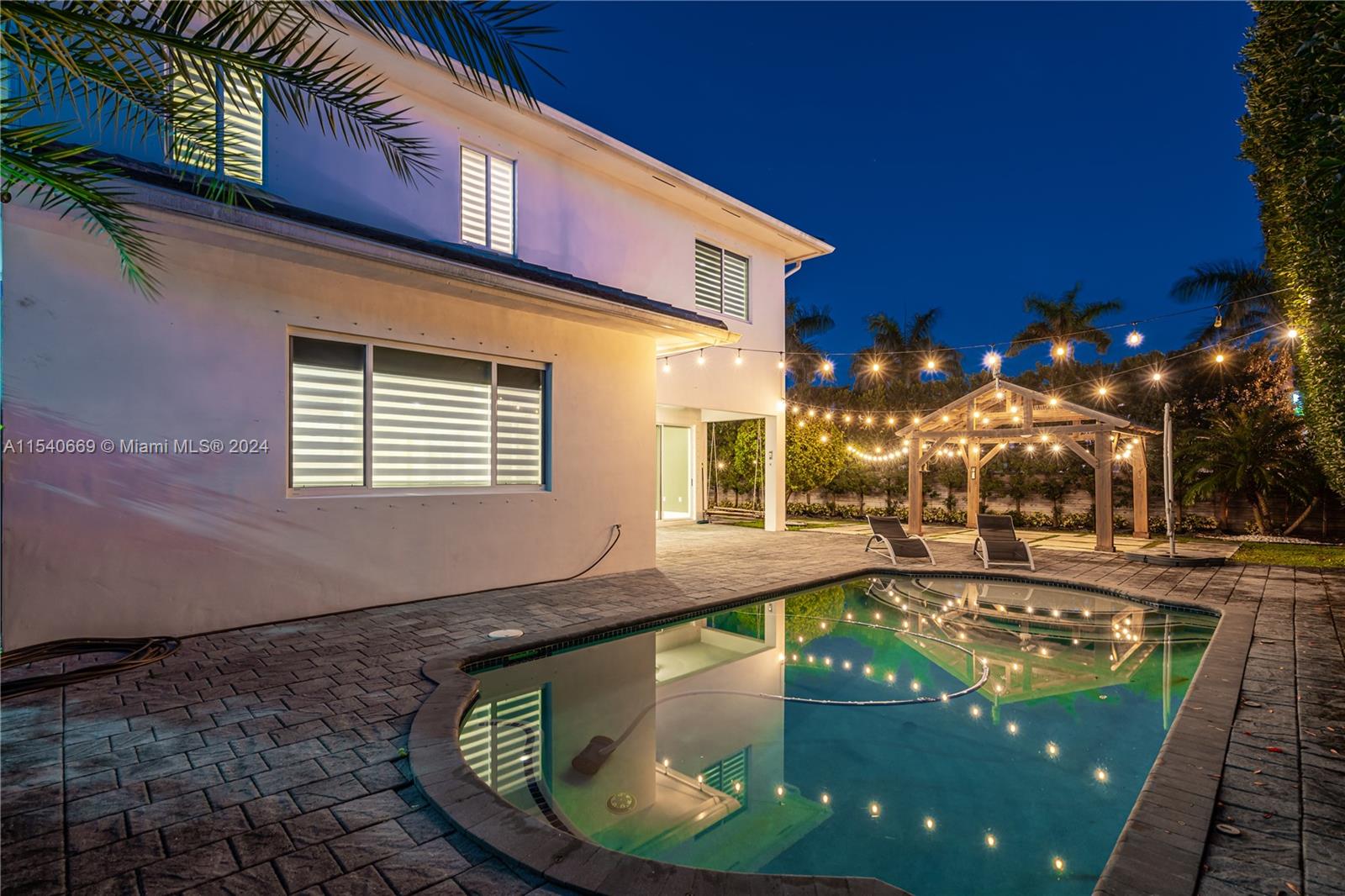 15018 SW 176th St 0, Miami, Florida 33187, 5 Bedrooms Bedrooms, ,4 BathroomsBathrooms,Residentiallease,For Rent,15018 SW 176th St 0,A11540669