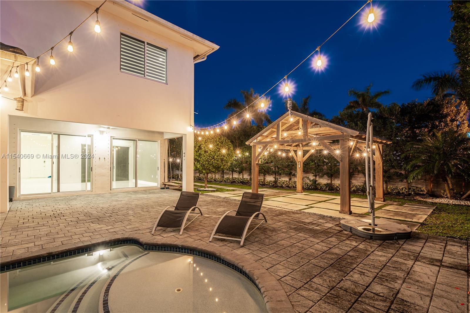 15018 SW 176th St 0, Miami, Florida 33187, 5 Bedrooms Bedrooms, ,4 BathroomsBathrooms,Residentiallease,For Rent,15018 SW 176th St 0,A11540669