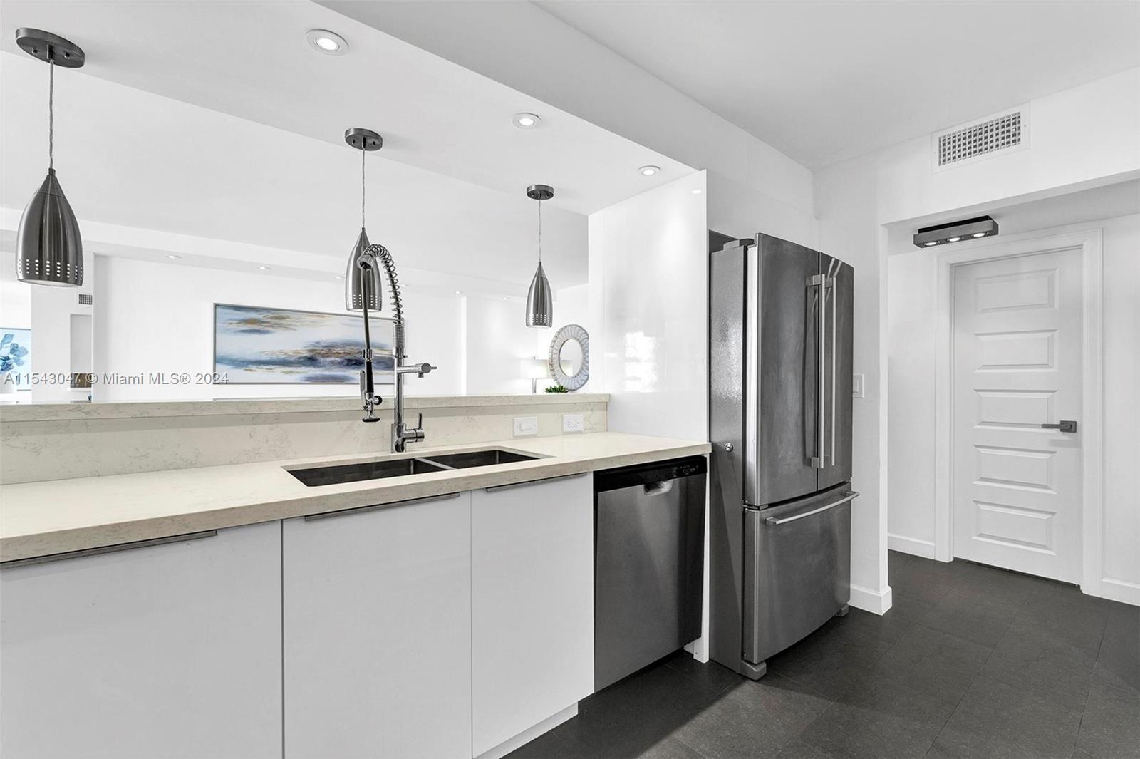 1000 Parkview Dr 615, Hallandale Beach, Florida 33009, 2 Bedrooms Bedrooms, ,2 BathroomsBathrooms,Residential,For Sale,1000 Parkview Dr 615,A11543047