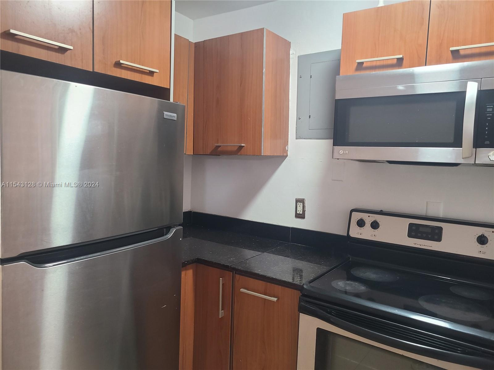 421 NE 68th St 3, Miami, Florida 33138, 1 Bedroom Bedrooms, ,1 BathroomBathrooms,Residentiallease,For Rent,421 NE 68th St 3,A11543128